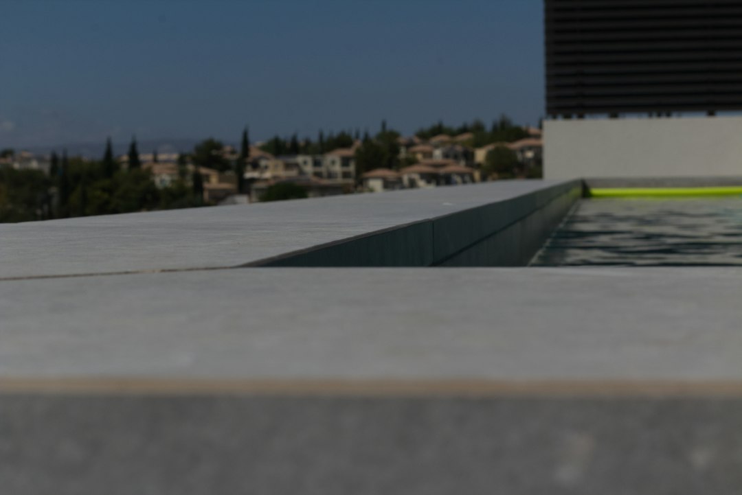 modern infinity edge pool - Marietta pool builders